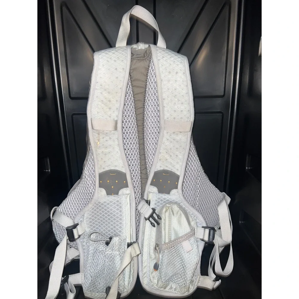 Nathan Hydration Backpack Running Vest Grey‎ White with 2L Water Bladder